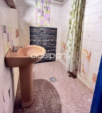 Casa en capiata - barrio yataity a refaccionar