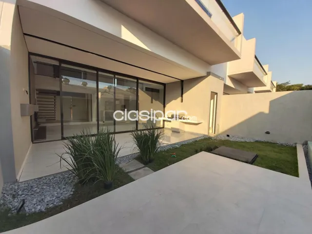 Bº mburucuya, elegante ubicación: Impecable casa pareada, 270 m2, 3 dormit, quincho, jard, foto 2
