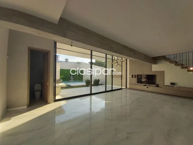 Bº mburucuya, elegante ubicación: Impecable casa pareada, 270 m2, 3 dormit, quincho, jard, foto 3