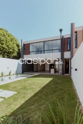 Amplia casa moderna en barrio mburucuyá, foto 2