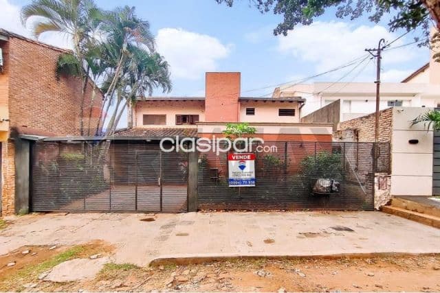 En venta amplia casa en Fernando de la Mora zona norte