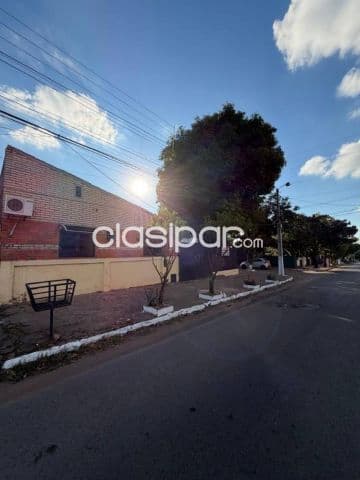 Casa en lambare - esquina humaita y sauce, sobre asfalto