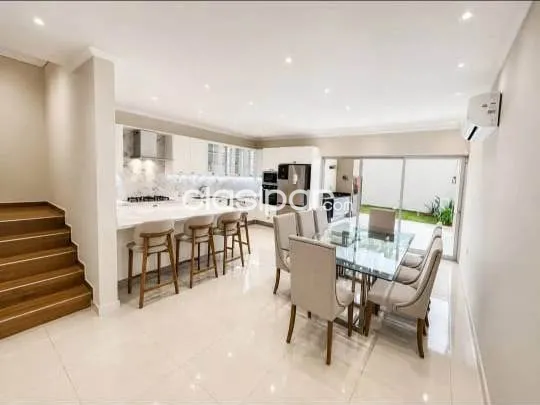 San Lorenzo, shop Pinedo: Impecable casa dúplex, 3 dormit, jardín, terminación superior, foto 4