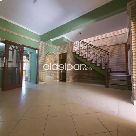 En venta duplex 3 dorm. En primer barrio-Luque