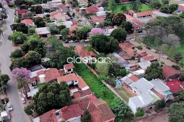 terreno 1111 m2 de calle a calle en Lambaré