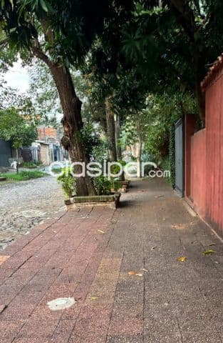 Hermosa casa familiar rodeada de verde y naturaleza