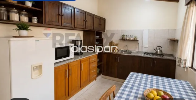 Casa 5 hab. C/cancha tenis en terreno 1.300 m2 a 950 mtrs del cit-Luque, foto 2