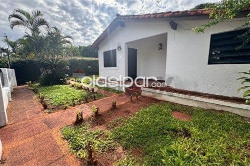 Casa en laurelty Luque