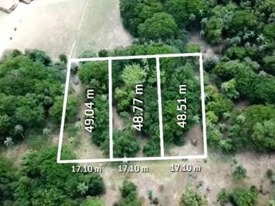 En exclusivo barrio Casa del Monte-Atyra, se vende terreno amplio