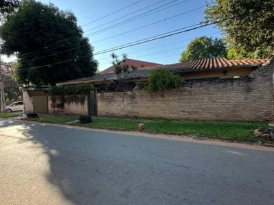 Vendo chalet en esquina en Barrio la Amistad-Luque