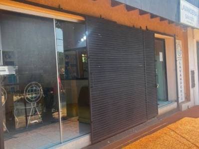 En venta Casa con 2 locales comerciales Barrio Mburucuyá