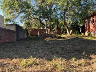 Terreno en barrio residencial los maestros