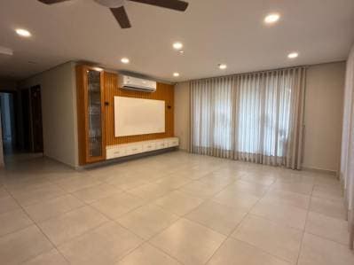 En Venta Departamento semi amoblado de 3 dormitorios más área de servicio