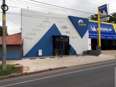Venta – complejo comercial sobre acceso sur