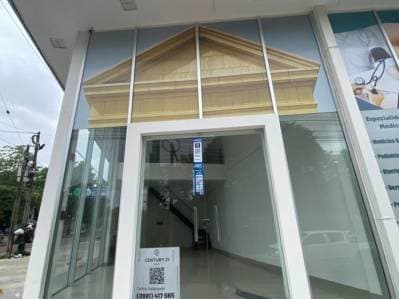 Alquilo local comercial en esquina en Ñemby