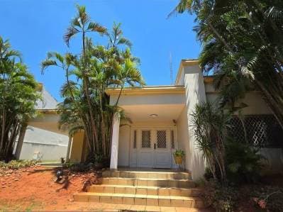 En venta una majestuosa residencia en el barrio Mcal López