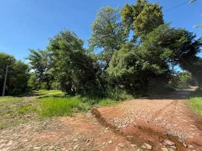 En venta terreno de 600 m2 en esquina en Aregúa