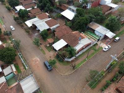 Casa con local comercial