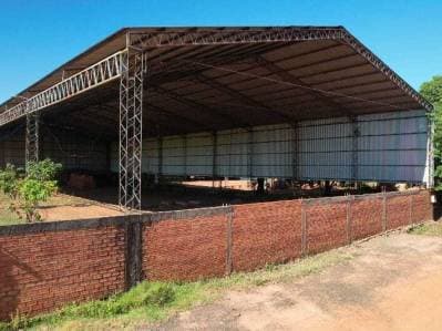 Amplio terreno con Tinglado en Venta
