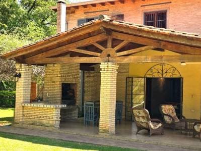 Oprotunidad unica,casa en esquina, 1100 m2, piscina, quincho