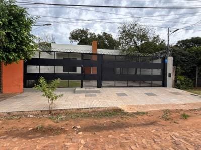Venta de casa moderna en Mariano Roque Alonso