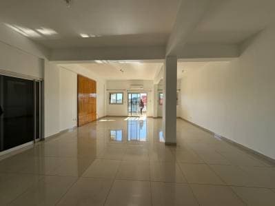 En venta amplio departamento en el edificio manhattan de encarnacion