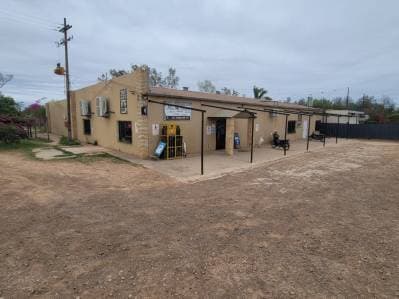 Hotel-Restaurante-Despensa en Venta