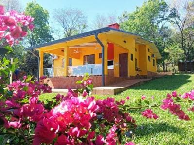 Hermosa y exclusiva propiedad con 2 casas de campo / piscina y 9 has de terreno