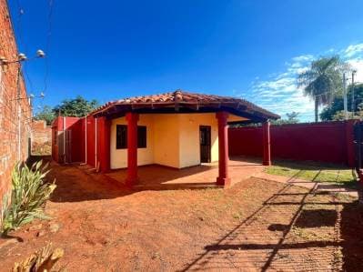 En alquiler amplia casa familiar en j.a. Saldivar km23