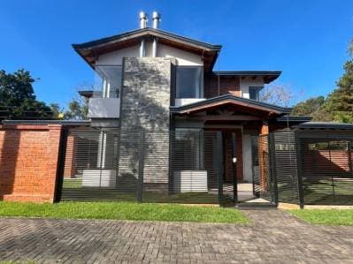 Hermosa casa en San pedro, a 5 minutos del centro de Encarnación