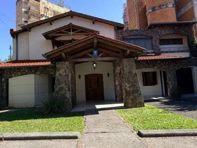 Exclusiva Residencia con Potencial Residencial