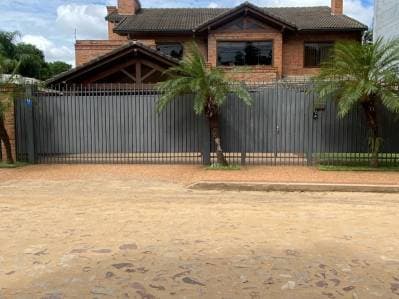 Venta residencia en el barrio mburucuya