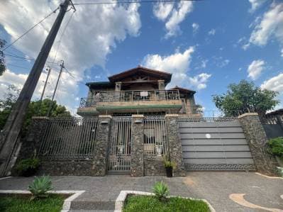 Hermosa vivienda de dos plantas en venta