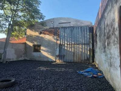 En venta tinglado a terminar en barrio tacumbú