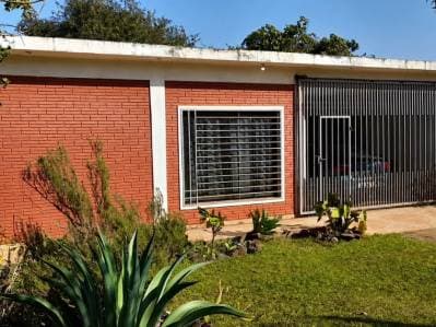 Vivienda tipo chalet en esquina en zona en cosntante desarrollo