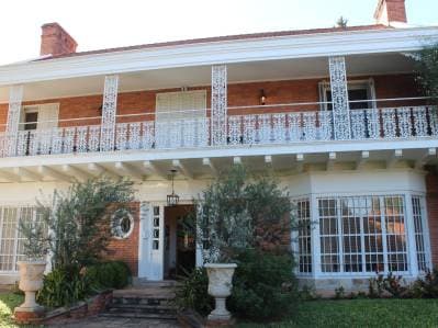 Elegante residencia en el barrio Las Mercedes