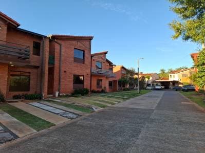 Vendo duplex en barrio cerrado zona laguna grande