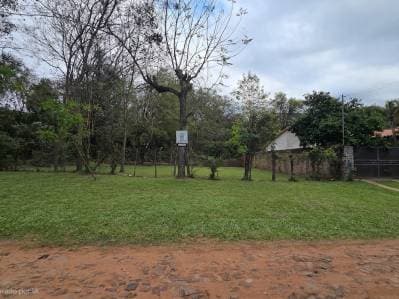 Terreno de 800 m² en altos | empedrado + agua potable | gs. 280 millones