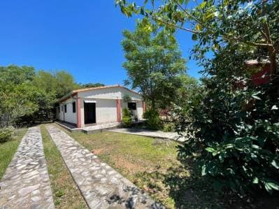 ¡gran oportunidad! Casa + dos terrenos (900 m²) de calle a calle – usd 75.000