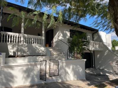 Alquilo casa con estilo clasico renovado, zona avda peron