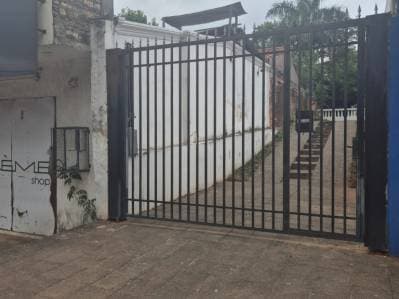 En alquiler amplia casa para oficina