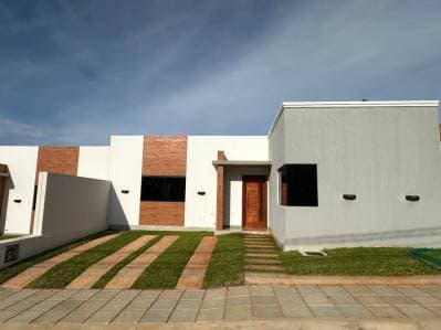 Vendo Casas en Barrio Cerrado en Luque