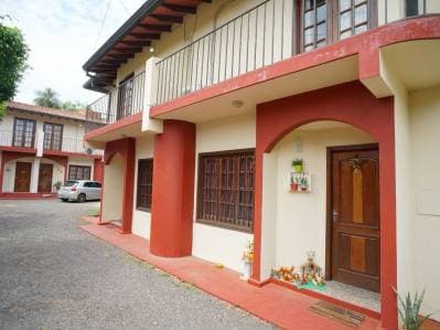 Alquilo duplex de dos dormitorios en Lambare