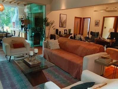 Hermosa Casa en Venta en Esquina – Country Montesol
