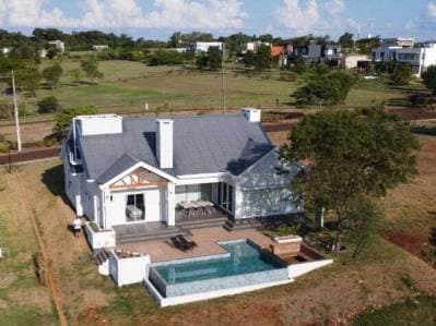 Residencia de lujo en condiminio cerrado