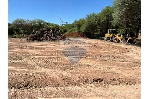 Alquilo Lote Comercial