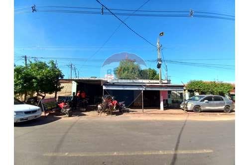 en Venta casa con salones comerciales