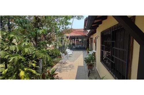 Vendo Casa amoblada con Piscina
