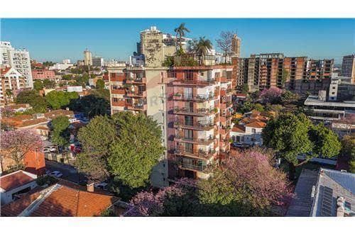 En venta departamento en edificio internacional