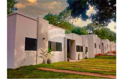 Casa en barrio cerrado en Luque